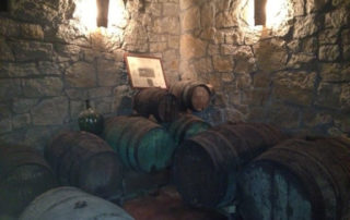 Sala de barricas de la bodega Arrels del Priorat, cuyo vino rancio ha obtenido 100 puntos en la Lista Parker 2014. Foto: Jaume Balaguer.