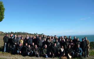 Imatge de grup de la comitiva prioratina a la Finca Garbet de la DO Empordà