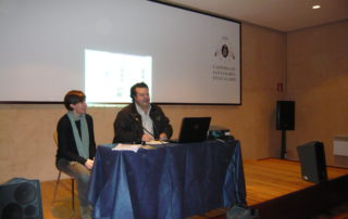 El doctor Albert Mas y la representante de la bodega Ferrer Bobet presentando el proyecto Wild Wine